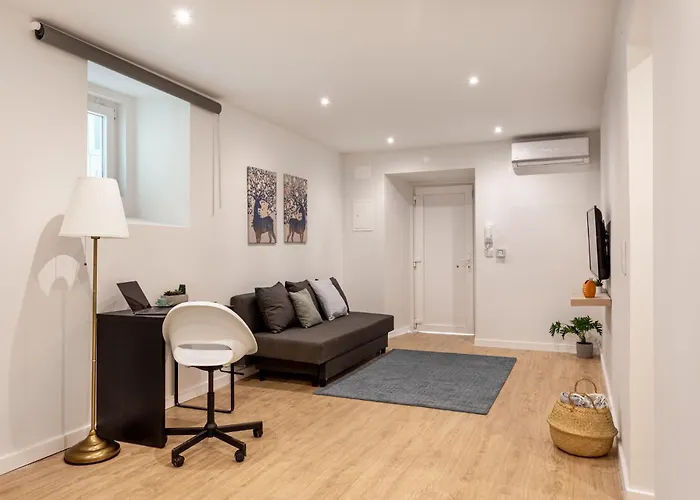 Ajuda Charm Apartment With Garden