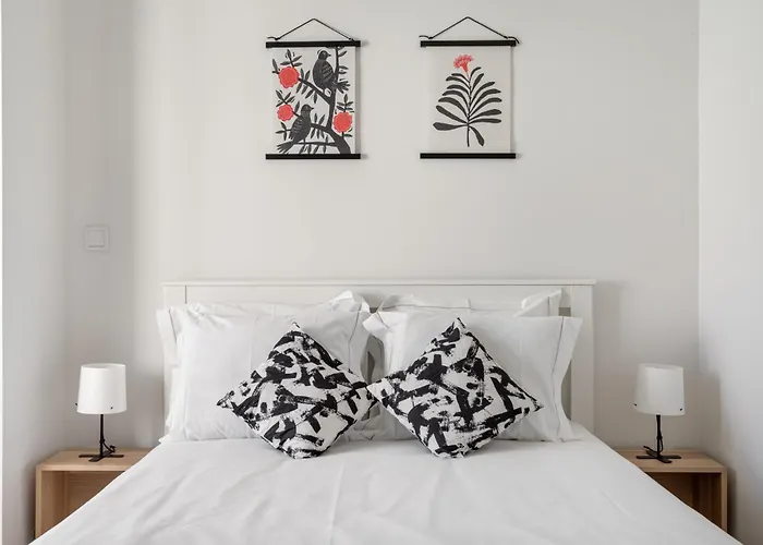 Ajuda Charm Apartment With Garden