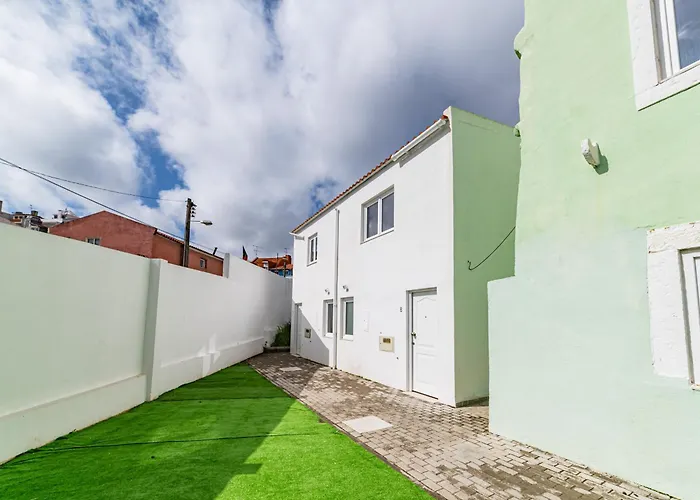 Ajuda Charm Apartment With Garden
