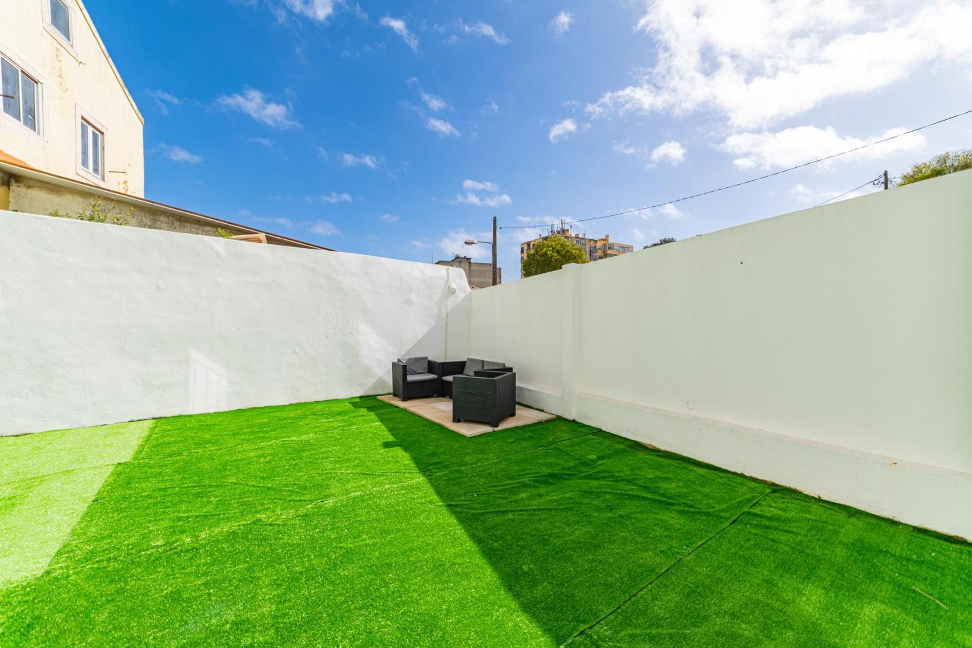 Ajuda Charm With Garden